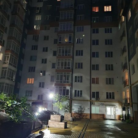 True In The City Center Ивано-Франковск Экстерьер фото